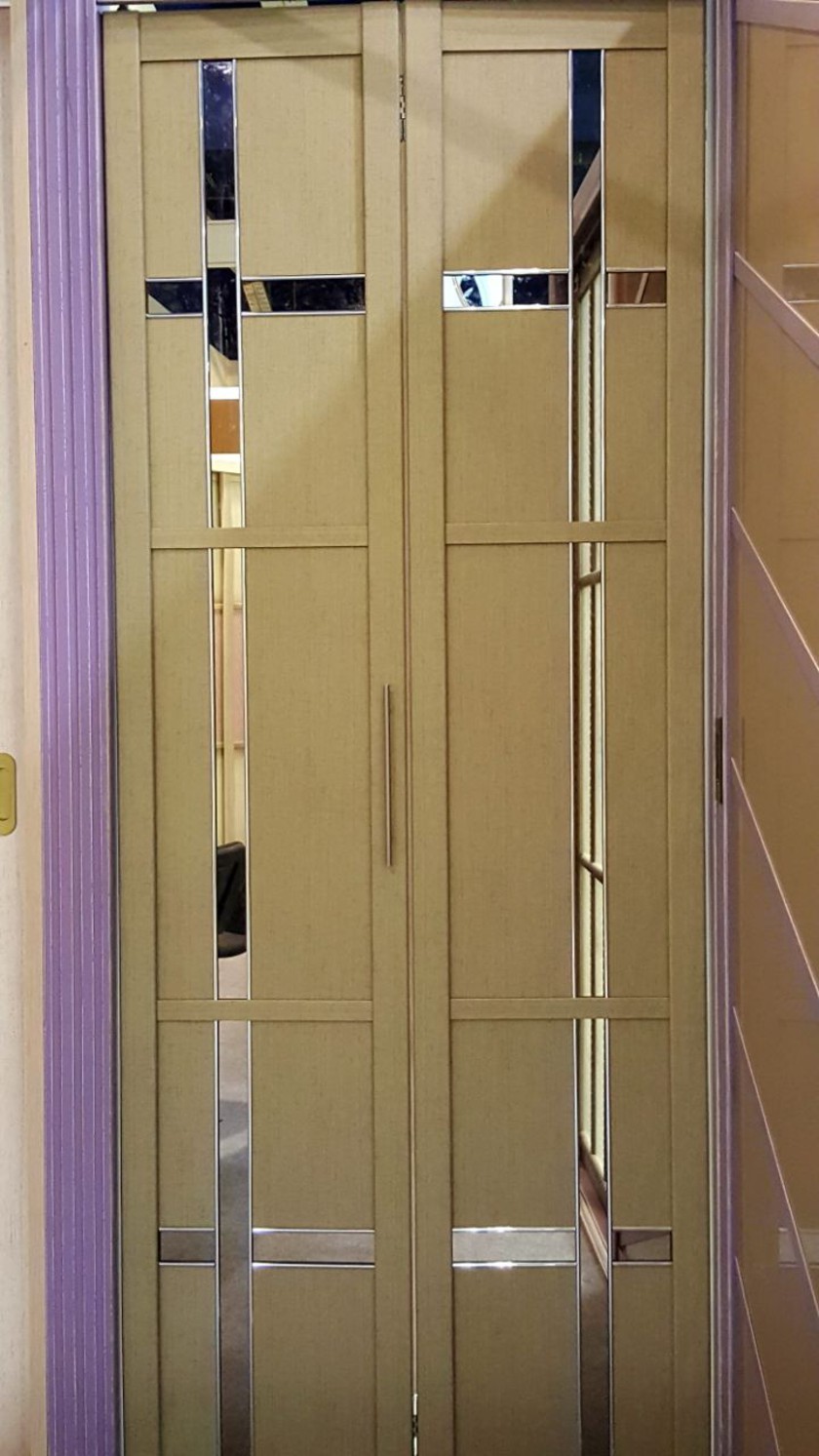 Двери гармошка шпонированные с зеркальным декором Кропоткин