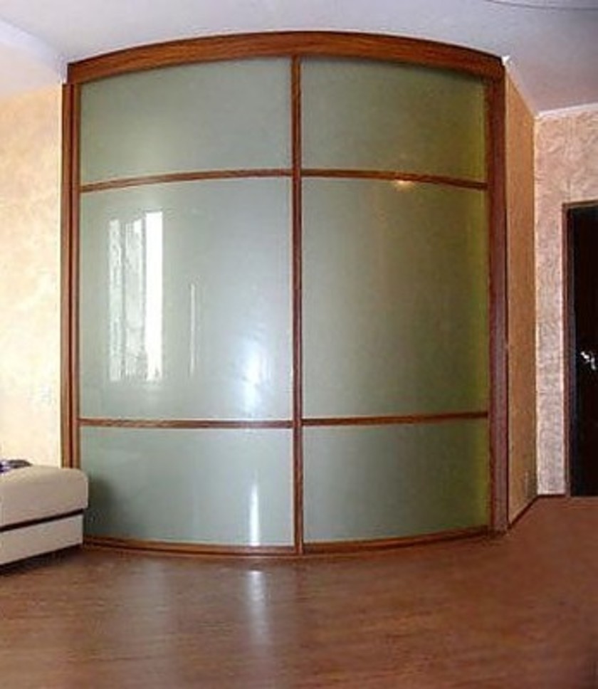 Встроенный шкаф купе радиусный в классическом стиле Кропоткин